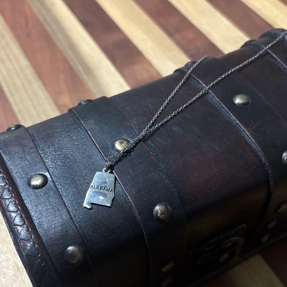 Alabama State Pendant Necklace - Silver